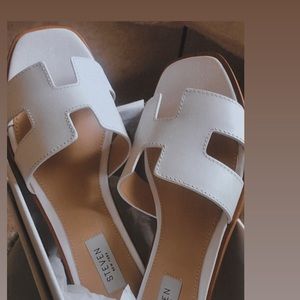 STEVE MADDEN White Slide Sandals - BRAND NEW